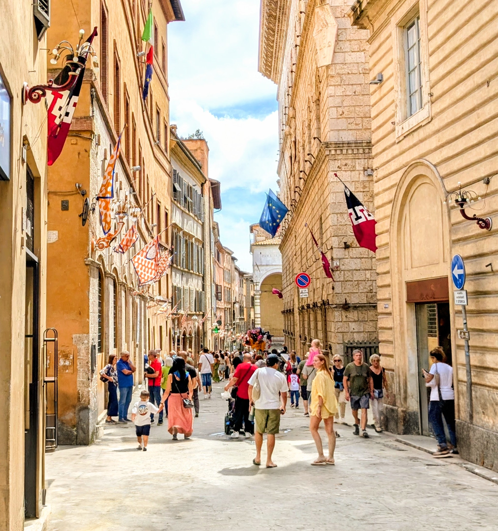 Siena via Banchi di Sotto